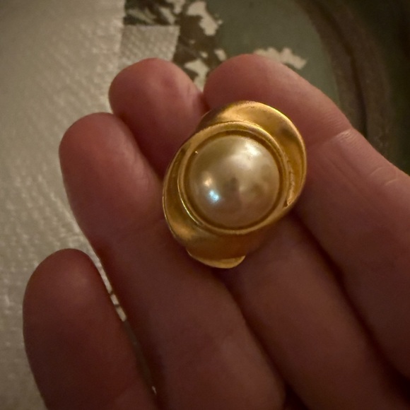 Vintage Elegant Brushed Gold and Pearl Clip On Earrings - Picture 6 of 9